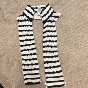 Veronica Beard Cream and Black Knit Dickey